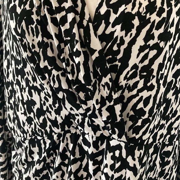 Chico’s 3 XL blouse black and white v-neck 3/4 sleeves - Picture 6 of 12